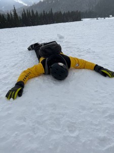 Создать мем: фрирайд, эльбрус восхождение, сноубордисты молятся на снег