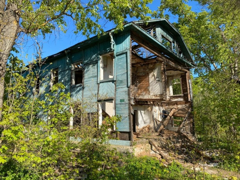 Create meme: abandoned house, estate , cottage 