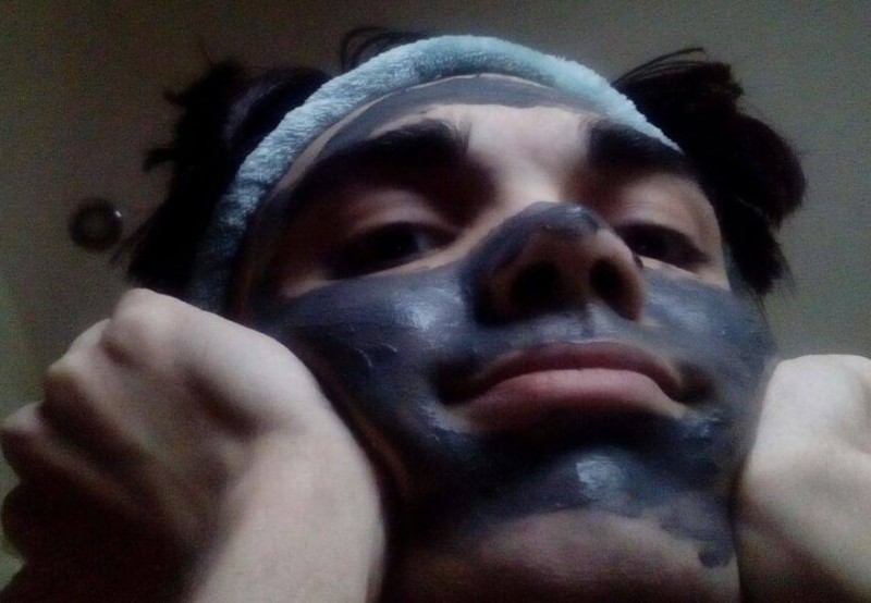 Создать мем: человек, лицо маска, чистка лица