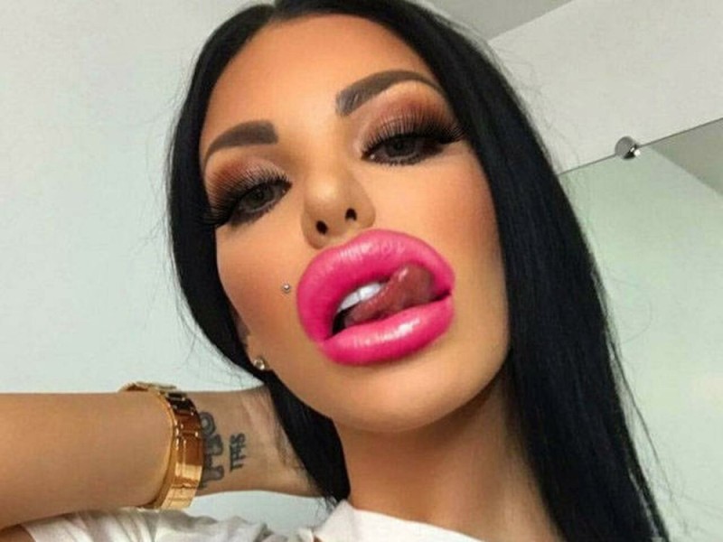 Create meme: huge lips, girls with inflated lips, silicone lips