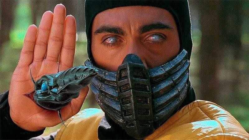 Создать мем: скорпион из mortal kombat, смертельная битва фильм 1995 скорпион, скорпион и саб зиро