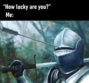 Создать мем: средневековый рыцарь, юмор, рыцарь стрела в шлеме арт