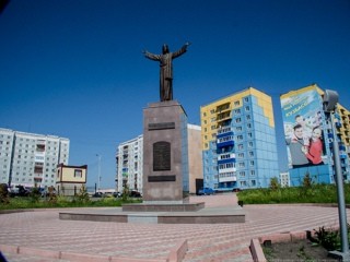 Создать мем: памятник иисусу прокопьевск, памятник иисусу, статуя иисуса прокопьевск