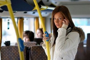 Создать мем: пассажиры в автобусе, девушка с автоматом в маршрутке, девушка в автобусе