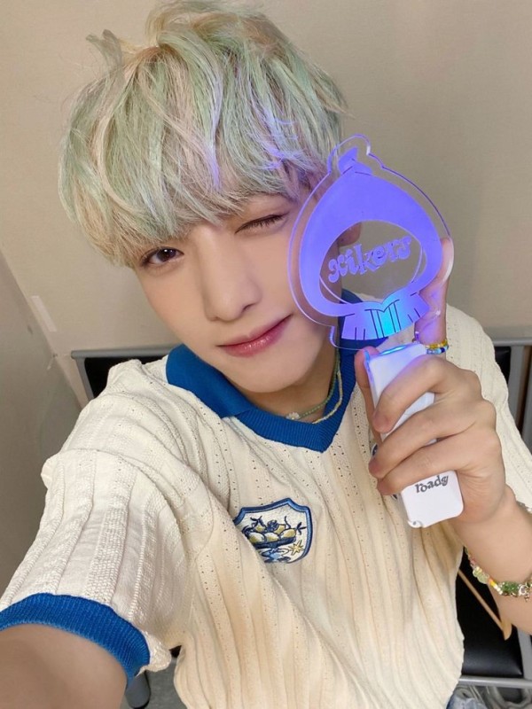 Create meme: yangyang nct purple hair, Asian , Twitter 