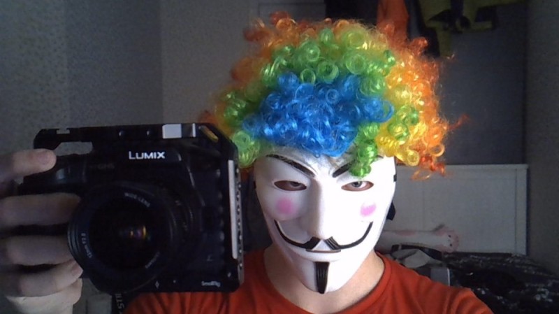 Создать мем: анонимус, жожо клоун, человек