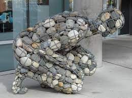Создать мем: статуя габион, фигуры для сада из металла и камней, скульптура