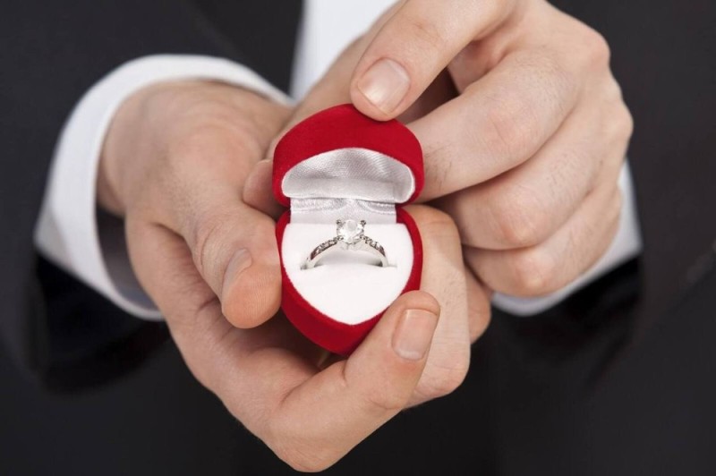 Create meme: ring offer, a ring to propose to a girl, ring for proposal of marriage