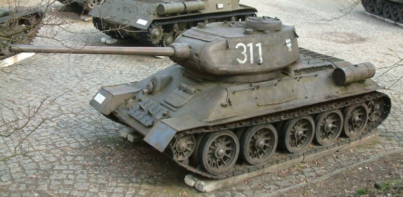 Создать мем: танк второй мировой войны, средний танк т 34 85, т-34