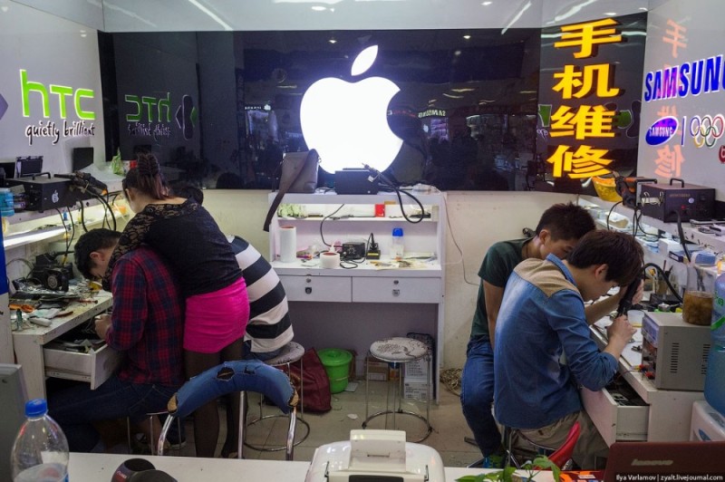 Создать мем: азиат, ремонт айфонов, айфон для рынка китая