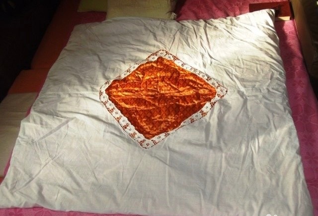Создать мем: ватное одеяло, советские пододеяльники с дыркой, советское одеяло