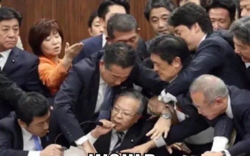 Создать мем: парламент южной кореи драки, японский парламент, японский депутат
