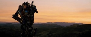 Создать мем: трансформеры 2 оптимус прайм против мегатрона, transformers 2007 optimus prime screencaps, трансформеры 2 месть падших оптимус прайм