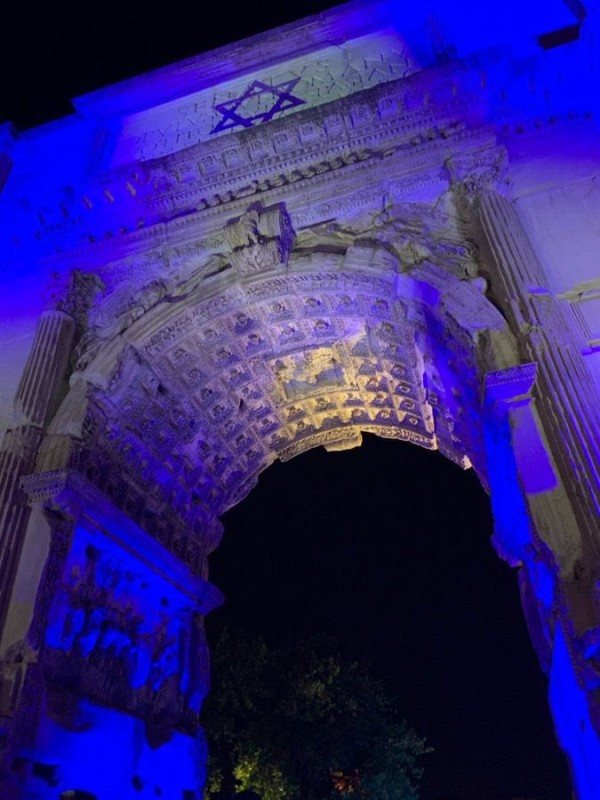 Create meme: arch, arc de Triomphe in Paris, the triumphal arch of titus in rome