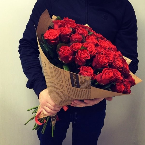 Create meme: guy with a bouquet of roses, bouquet with red roses, 101 rose bouquet