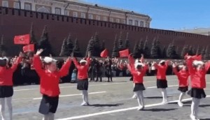 Создать мем: прием в пионеры на красной площади, красная площадь парад, пионеры 9 мая