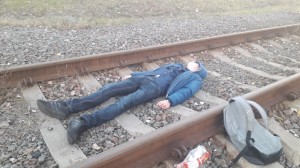 Создать мем: отрезало голову поездом, попал под поезд, сбил поезд