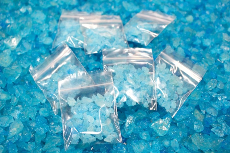 Создать мем: метамфетамин голубой порошок, метамфетамин синие кристаллы, голубой метамфетамин