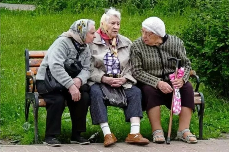 Create meme: grandmother on the bench, grannies on the bench, addicts probably