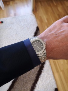 Create meme: hour, men's watch, wrist watch