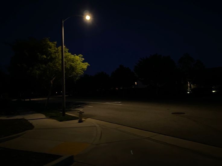 Создать мем: темнота, ночь, фонарь уличный светодиодный