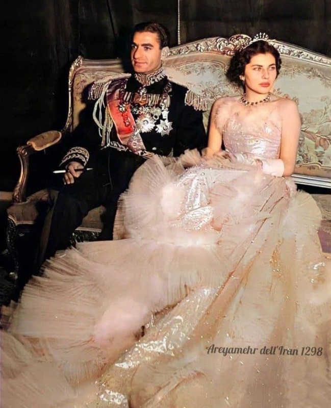 Создать мем: свадебное платье, королевские свадебные платья, принцесса ирана сорайя свадьба
