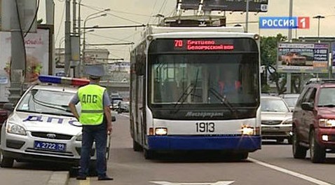 Создать мем: выделенная полоса для общественного транспорта, транспорт, троллейбус 51 москва