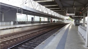 Создать мем: пригородные поезда, станция в токио 1280x720, station