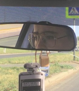 Создать мем: dunobil spiegel saturn, видеорегистратор провода висят, зеркало с затемнением датчик