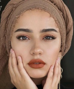 Create meme: nipple makeup, hijab crown, makeup ideas