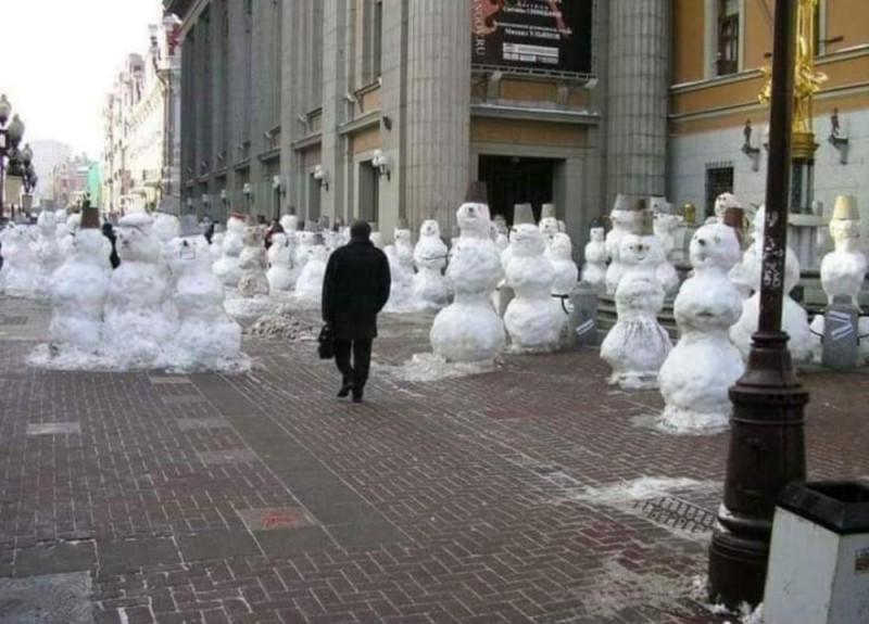 Create meme: A snowman on the street, snowmen on the Arbat, the snowman in St. Petersburg