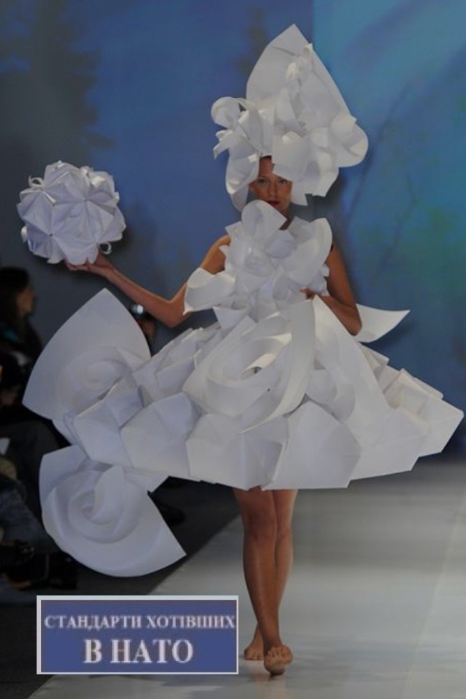 Create meme: paper dress, a dress made of paper, paper suit