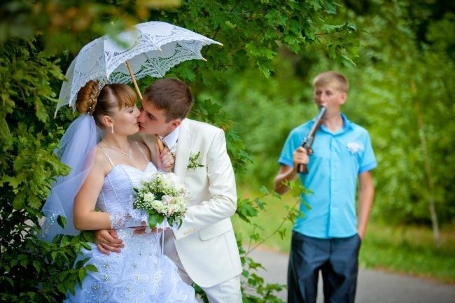 Создать мем: жених, фотограф на свадьбе смешно, на свадьбе