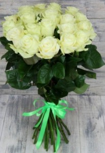 Create meme: a bouquet of 25 roses, rose avalansh, white roses