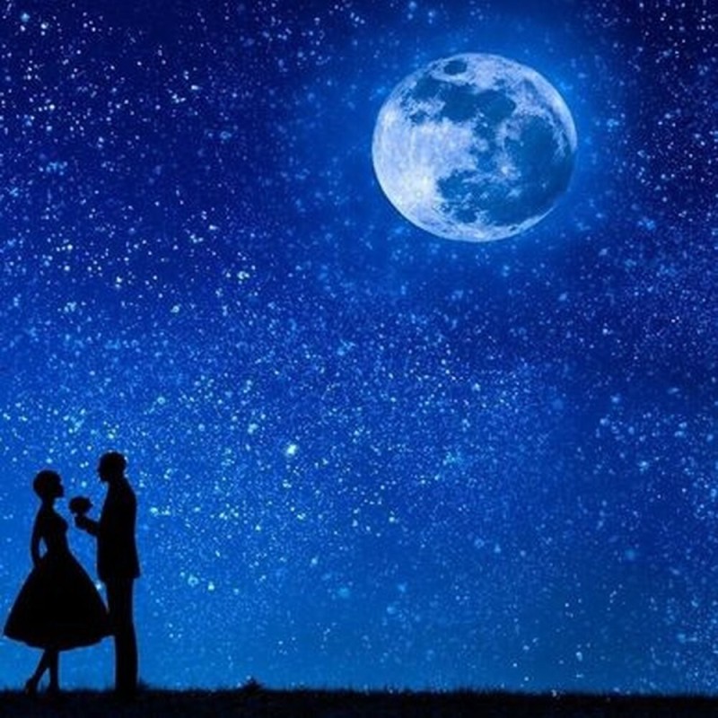 Создать мем: ночной фон, влюбленные под луной, blue moon