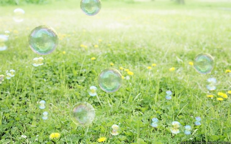 Создать мем: пузыри, пузыри на траве, мыльные пузыри фон