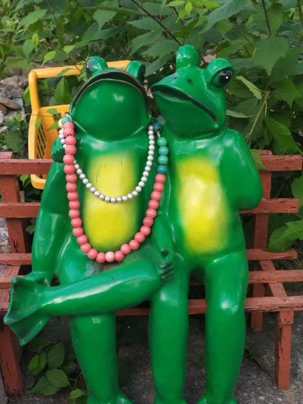 Create meme: garden frog figure, garden frog figurine, frog figurine