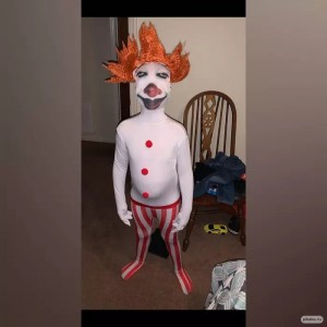 Создать мем: костюм пеннивайза, упоротый клоун, костюм хэллоуин