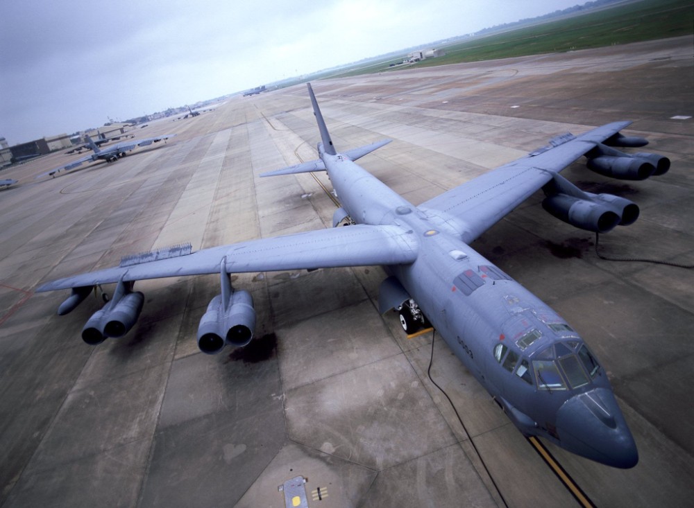 Создать мем: b 52 bombers, boeing b-52 stratofortress, бомбардировщик ту 160