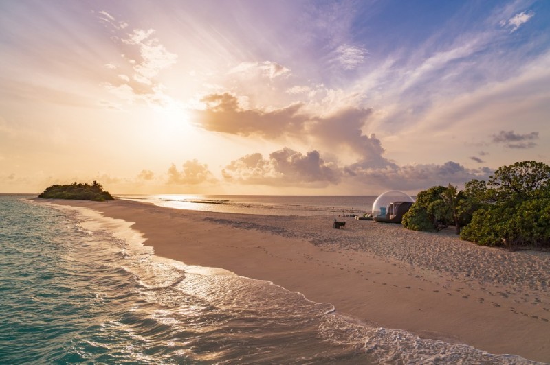 Create meme: seaside finolhu maldives, Sunrise in the Maldives, beach bubble finolhu