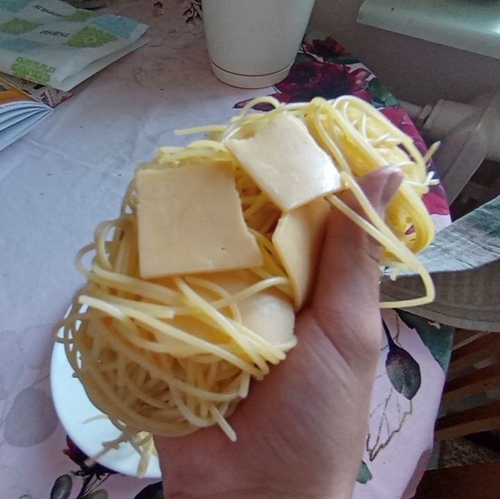 Создать мем: яичная лапша, спагетти с сыром, яичная лапша роллтон