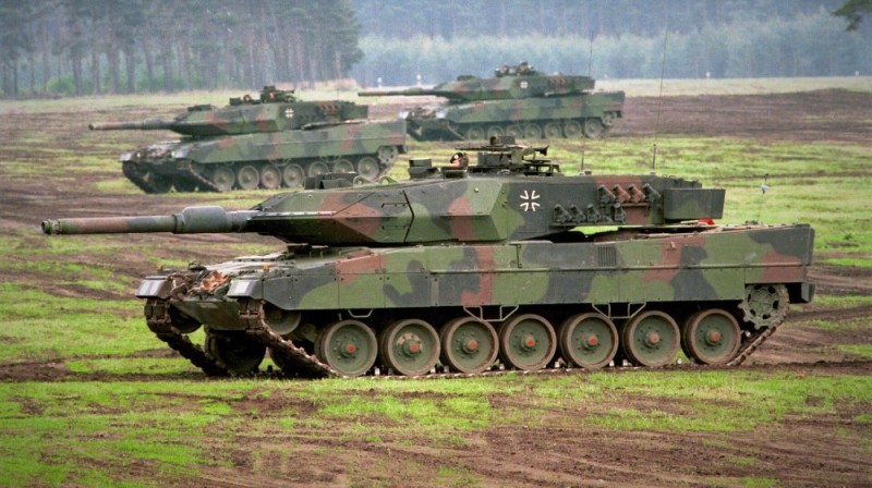 Создать мем: основной боевой танк, танк леопард 2а7, танк т 72