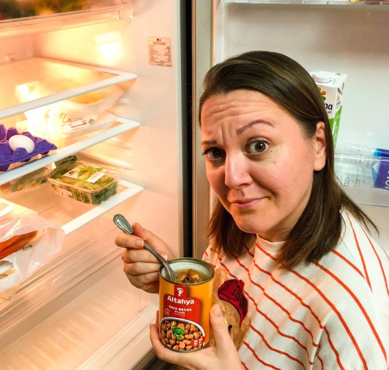 Создать мем: человек, продукты, холодильник дома