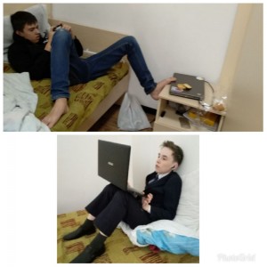 Создать мем: man with laptop bg, ноутбук в офисе, подушка для сна в офисе