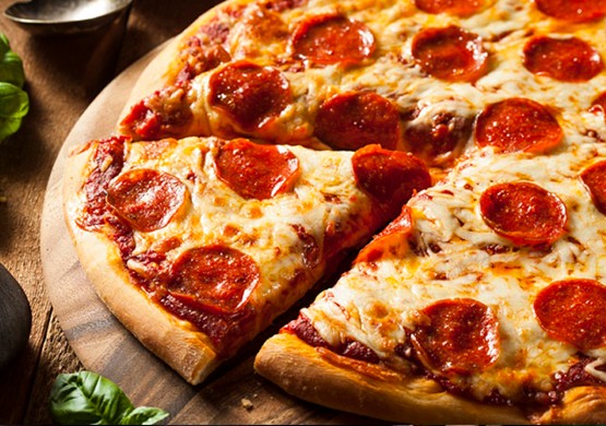 Create meme: pizza 🍕, pepperoni pizza, pizza hut