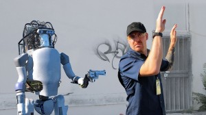 Создать мем: новый робот, бостон динамикс человек и робот, человек робот
