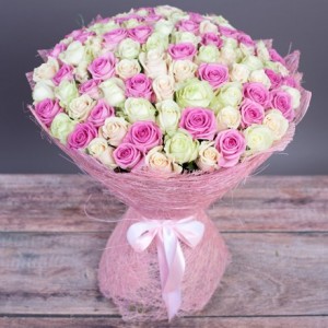 Создать мем: розовый и белый, букет белых и розовых роз, 101 роза 70 см