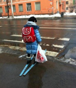 Create meme: skis on the pavement, standing on the pavement, I booted in skiing, standing on the pavement, I booted in skiing toli skis do not go