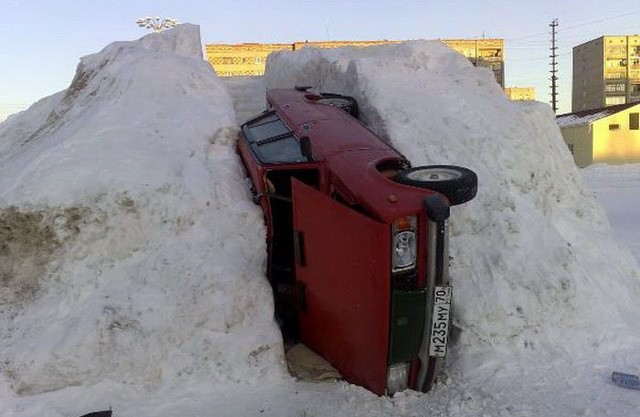 Create meme: funny accidents, the car is in a snowdrift, Raphael