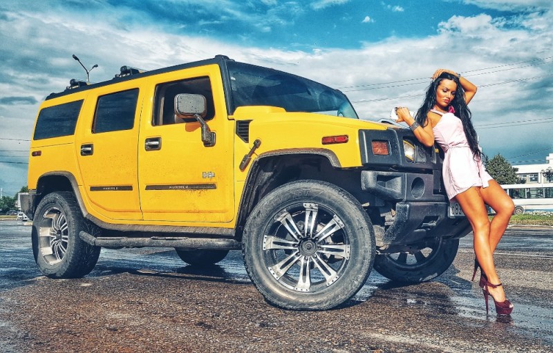 Create meme: hummer h2 2022, hammer h2 girl, hummer h2